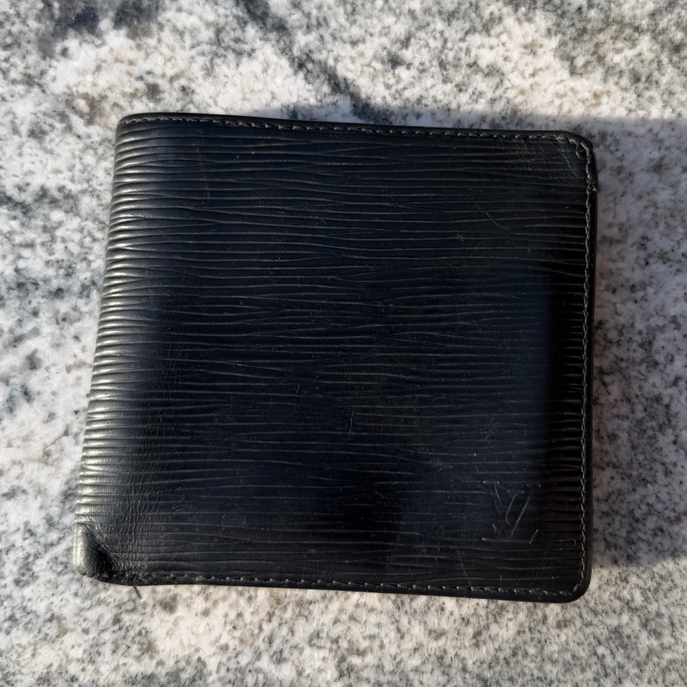 Authentic Louis Vuitton Black Epi Leather Bi-Fold Wallet Preloved